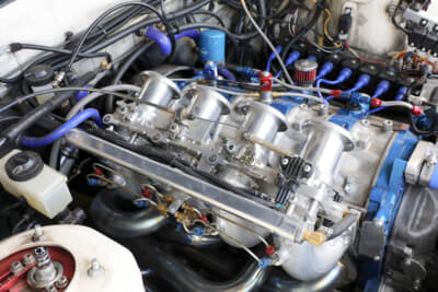 マツダ RX-7：流用技も使ってスロットルボディはV8コルベット用をセットする