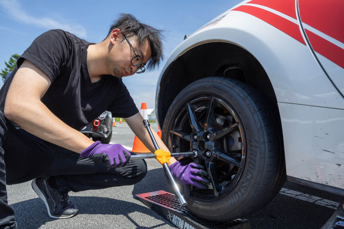 2本の走行で異なる空気圧や減り具合の異なるタイヤなどを試した