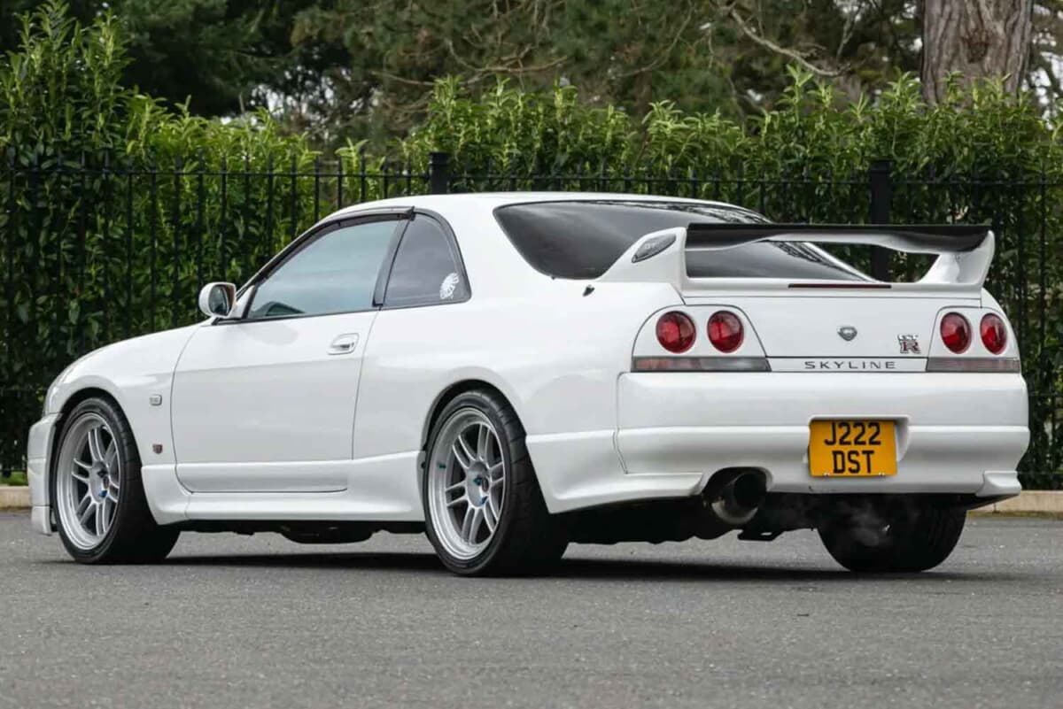 3万7125ポンド（邦貨換算約735万円）で落札された日産「スカイラインGT-R」（C）iconicauctioneers