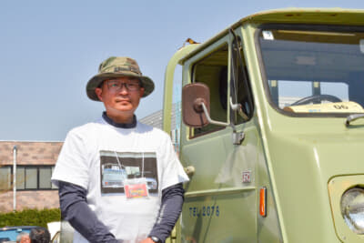 トヨタ トヨエースと、オーナーの山崎浩和さん