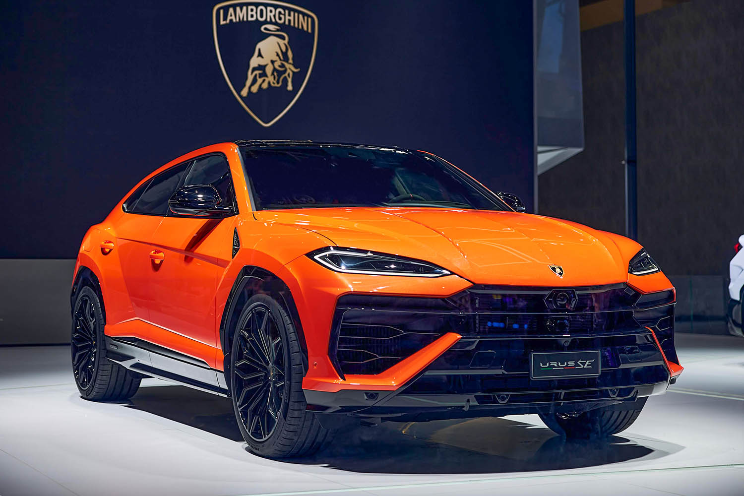 ランボルギーニ「レヴエルト」の納車は2年待ち！ 2024年上半期の納車