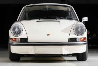 74万7500ドル（邦貨換算約1億2000万円）で落札されたポルシェ「911 カレラ RS 2.7 ツーリング」（C）Courtesy of RM Sotheby's