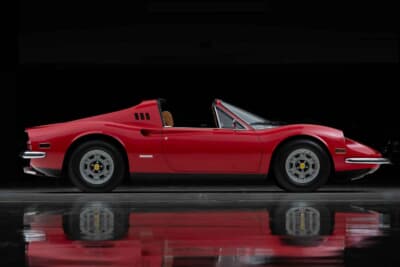 77万5000ドル（邦貨換算約1億2000万円）で落札されたディーノ「246GTS」（C）Courtesy of RM Sotheby's