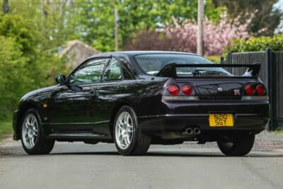 流札となった日産「スカイラインGT-R V-Spec（R33）」（C）Iconic Auctioneers