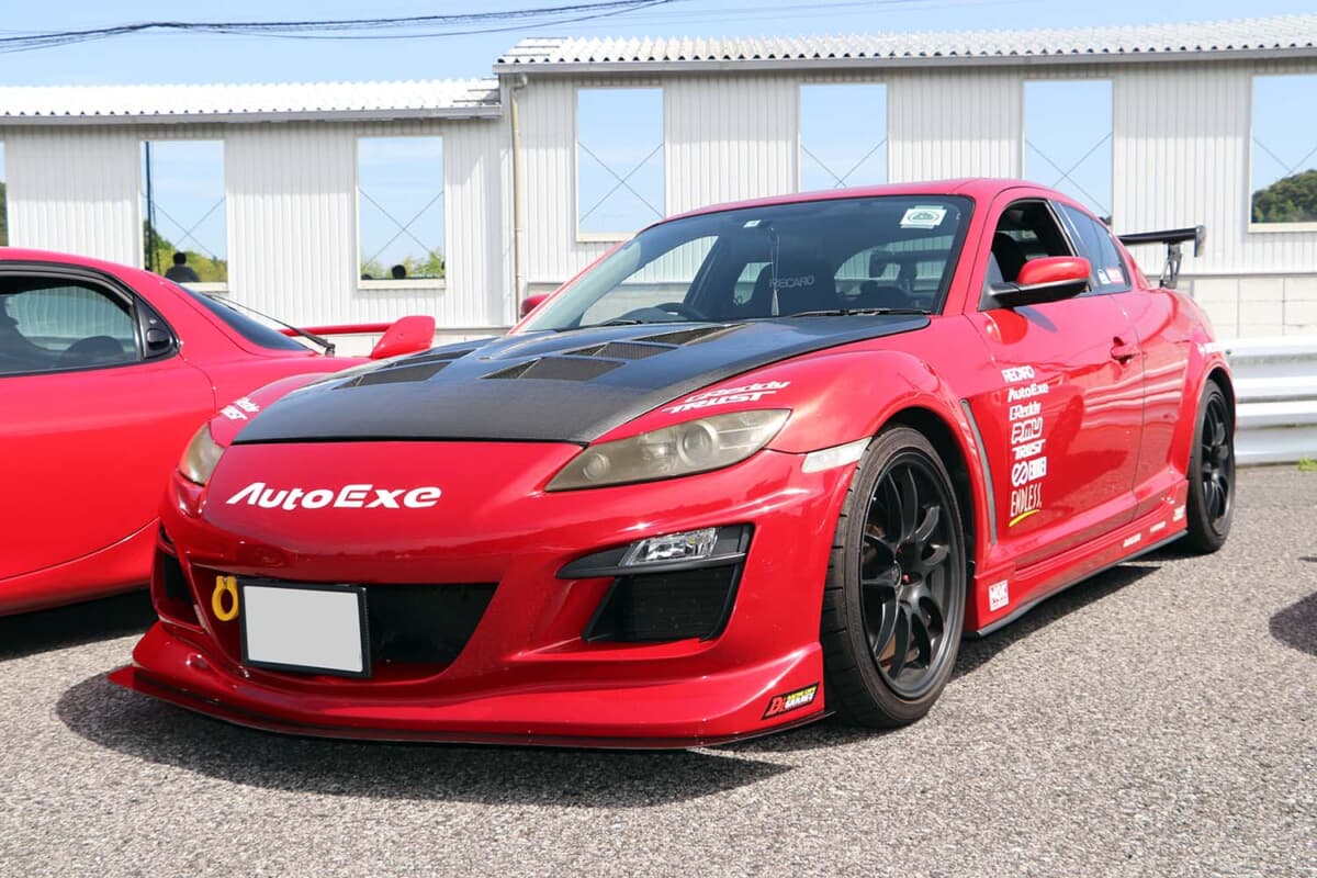 マツダ RX-8：フロントバンパーがオートエグゼ、サイドステップは純正後期を装着