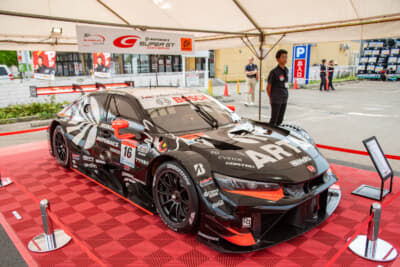 2024シリーズGT500クラスに参戦中の「ARTA MUGEN CIVIC TYPE R-GT ＃16」が展示された