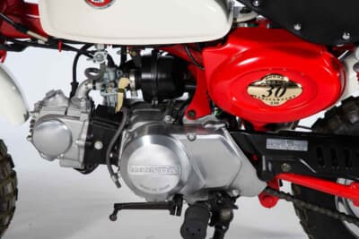 1万80ユーロ（邦貨換算約172万円）で落札されたホンダ「モンキー Z50J 30周年アニバーサリー」（C）Bonhams