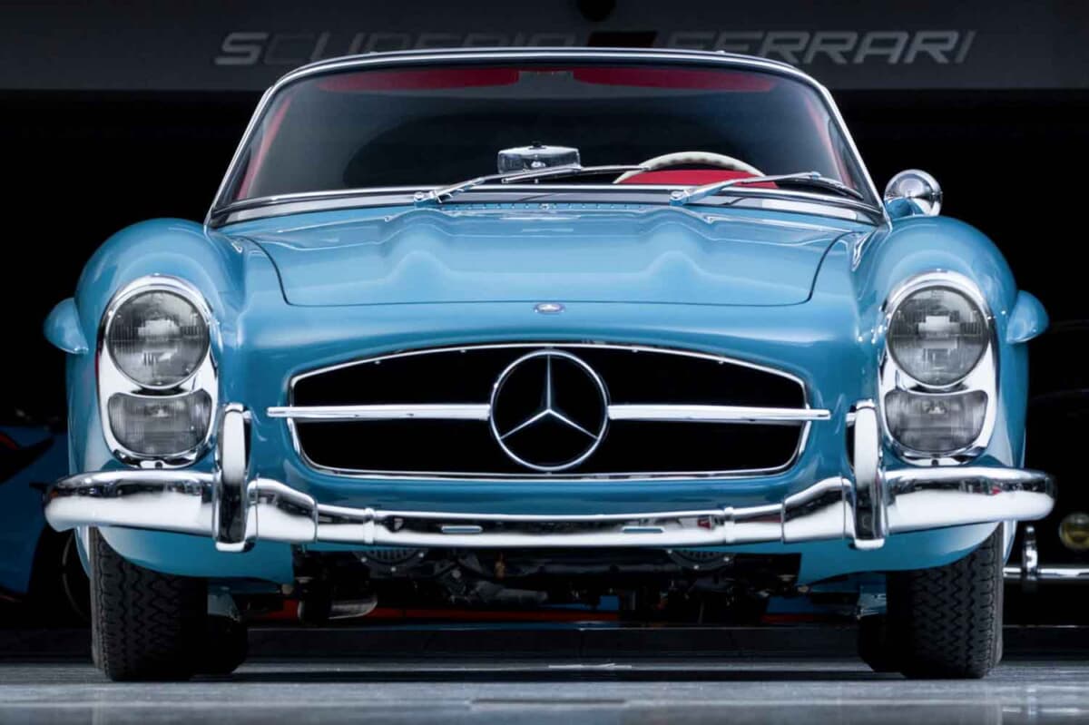 209万5000ドル（邦貨換算約3億3000万円）で落札されたメルセデス・ベンツ「300SL ロードスター」（C）Courtesy of RM Sotheby's