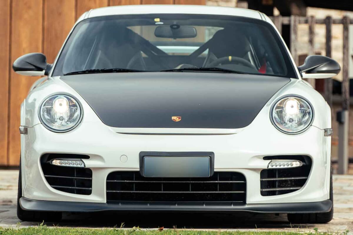 29万1875ユーロ（邦貨換算約4930万円）で落札されたポルシェ「911 GT2 RS」（C）Courtesy of RM Sotheby's