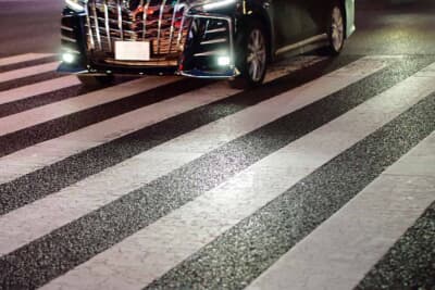 歩行者側は道路横断前は必ず一度立ち止まり、安全を確認しよう