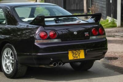 流札となった日産「スカイラインGT-R V-Spec（R33）」（C）Iconic Auctioneers