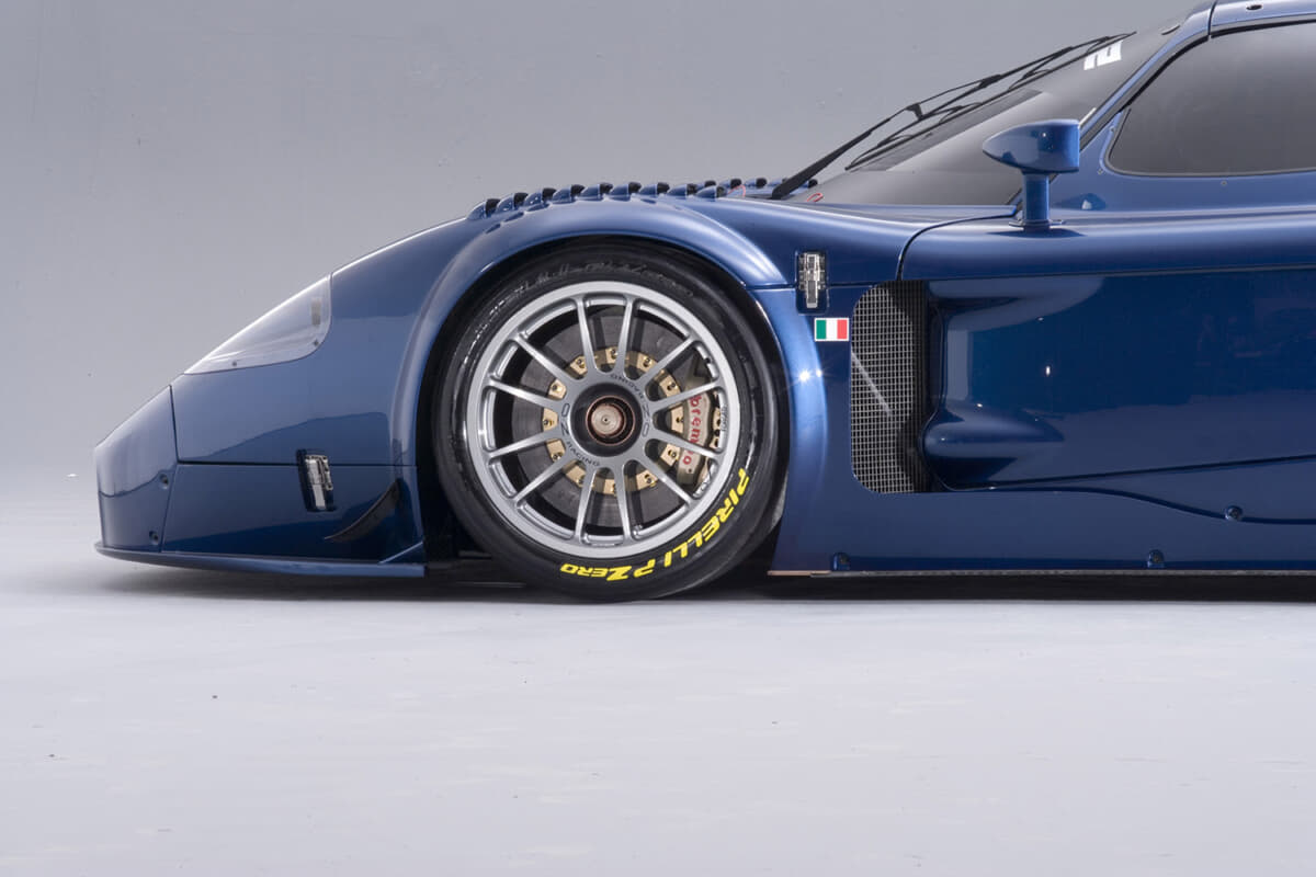 マセラティ MC12 ヴェルシオーネ コルセ：サーキットでの使用を目的として製作された