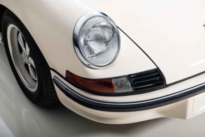 74万7500ドル（邦貨換算約1億2000万円）で落札されたポルシェ「911 カレラ RS 2.7 ツーリング」（C）Courtesy of RM Sotheby's