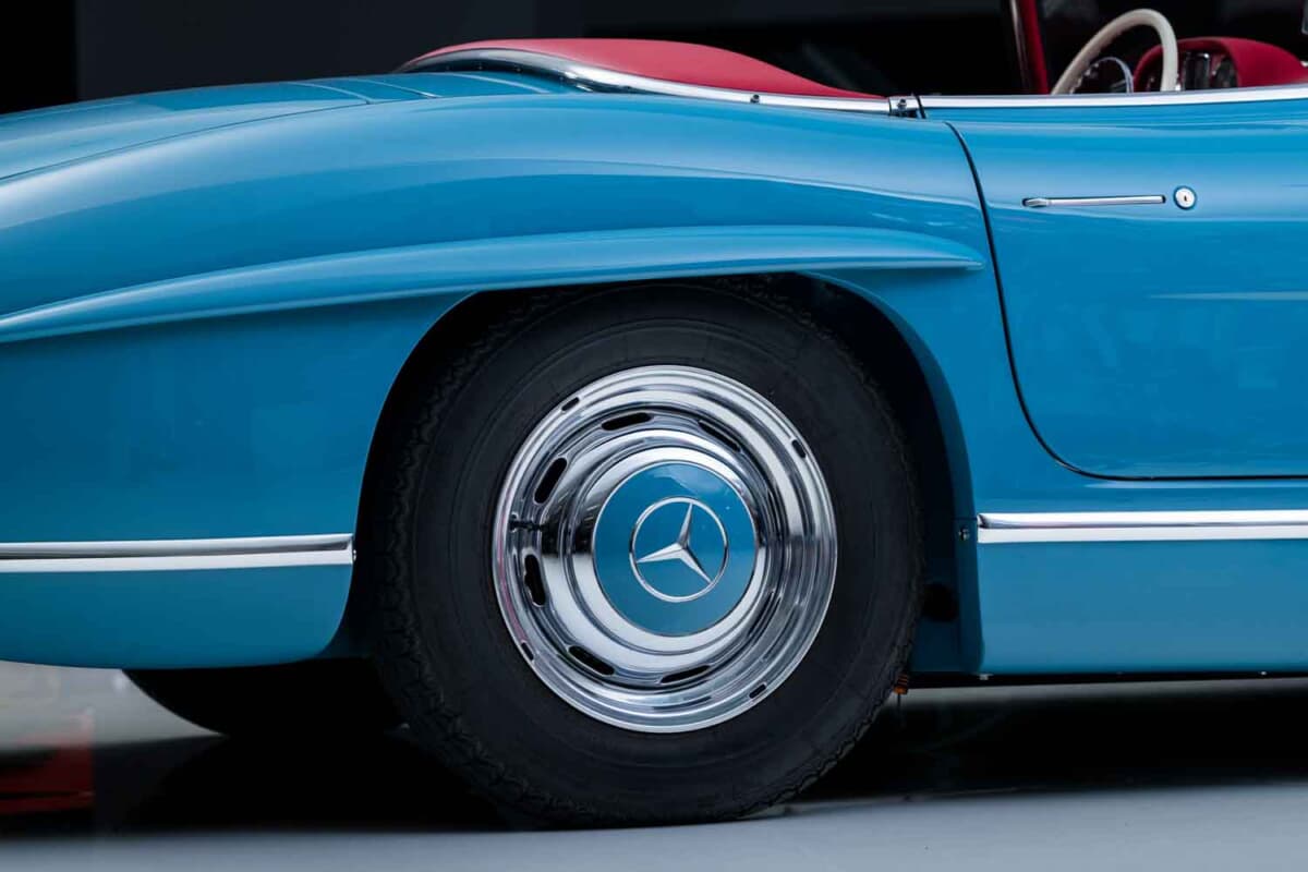 209万5000ドル（邦貨換算約3億3000万円）で落札されたメルセデス・ベンツ「300SL ロードスター」（C）Courtesy of RM Sotheby's