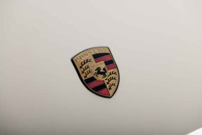 74万7500ドル（邦貨換算約1億2000万円）で落札されたポルシェ「911 カレラ RS 2.7 ツーリング」（C）Courtesy of RM Sotheby's