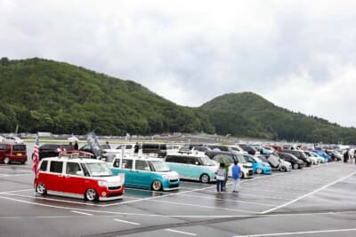 200台を超えるカスタム軽カーが会場に集まった