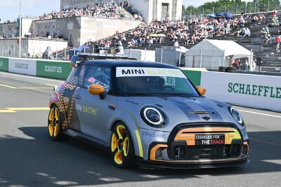 next gen cupのセーフティカーはもちろんEV MINI