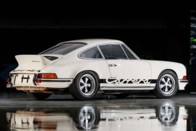 74万7500ドル（邦貨換算約1億2000万円）で落札されたポルシェ「911 カレラ RS 2.7 ツーリング」（C）Courtesy of RM Sotheby's