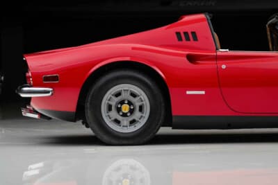 77万5000ドル（邦貨換算約1億2000万円）で落札されたディーノ「246GTS」（C）Courtesy of RM Sotheby's