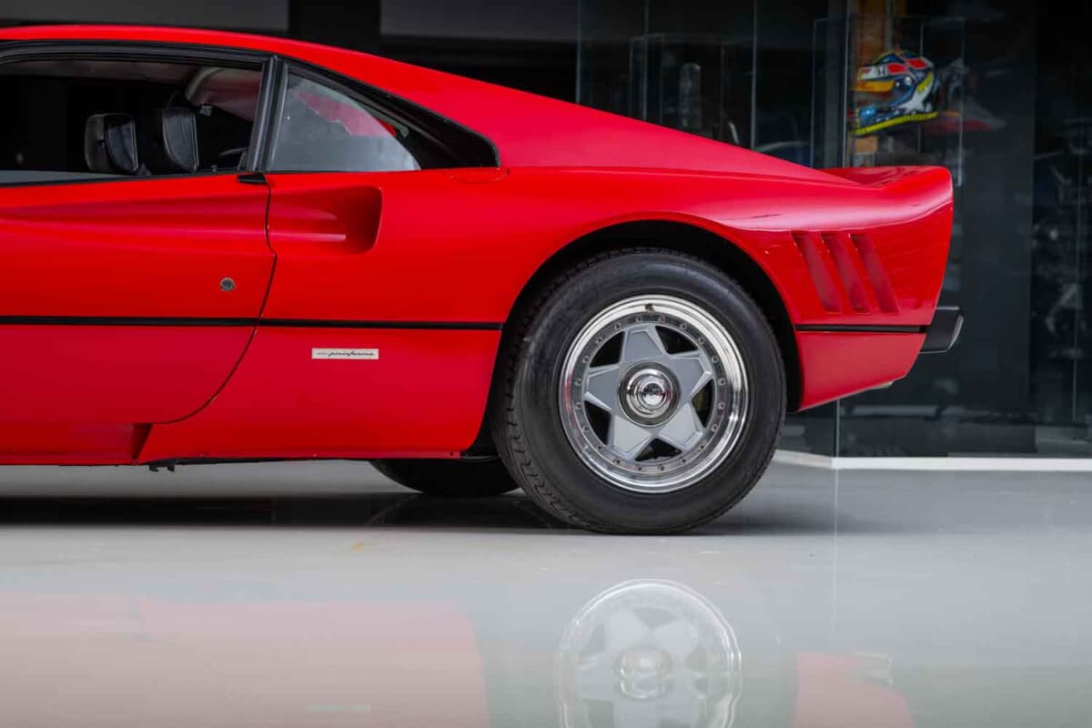 388万2500ドル（邦貨換算約6億2700万円）で落札されたフェラーリ「288GTO」（C）Courtesy of RM Sotheby's