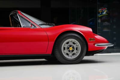 77万5000ドル（邦貨換算約1億2000万円）で落札されたディーノ「246GTS」（C）Courtesy of RM Sotheby's