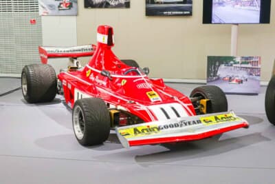 フェラーリ312B3：レース好きのレーニエ大公のコレクションらしくレーシングカーも数多く収蔵展示している。こちらは1974年式のフェラーリ312B3。高くスマートなインダクションポッドが特徴で個人的にも好きな1台