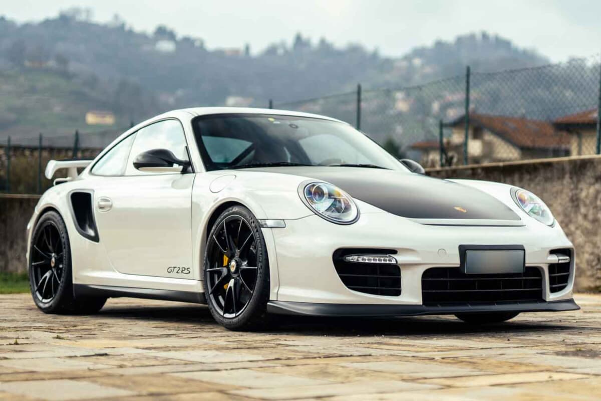 29万1875ユーロ（邦貨換算約4930万円）で落札されたポルシェ「911 GT2 RS」（C）Courtesy of RM Sotheby's