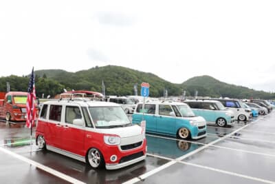 KING OF K-CAR MEETING vol.9では、200台を超えるカスタム軽カーが会場に集まった