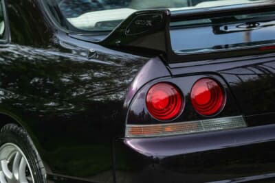 流札となった日産「スカイラインGT-R V-Spec（R33）」（C）Iconic Auctioneers