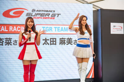 Astemo REAL RACINGの亀澤 杏菜さん（左）とTGR TEAM SARDの太田 麻美さん（右）