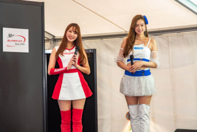 Astemo REAL RACINGの亀澤 杏菜さん（左）とTGR TEAM SARDの太田 麻美さん（右）