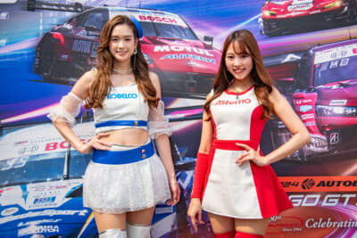 Astemo REAL RACINGの亀澤 杏菜さん（右）とTGR TEAM SARDの太田 麻美さん（左）