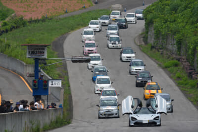 決勝のスターティンググリッド。先導車が何であるかもリンクサーキットの楽しみのひとつで、今シーズンはマクラーレン720Sだった