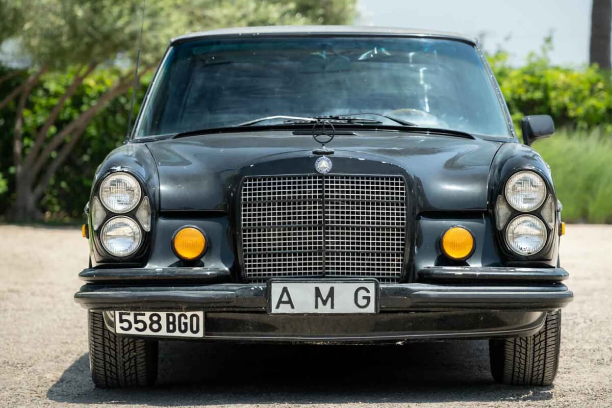 1万6100ドル（邦貨換算約240万円）で落札されたメルセデス・ベンツ「300 SEL 6.3」（C）bonhams