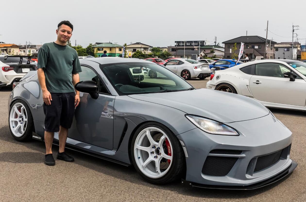 美品‼️gr86ボディー トヨタ「GR86」をポルシェ純正グレーで引き立てる！ あえて