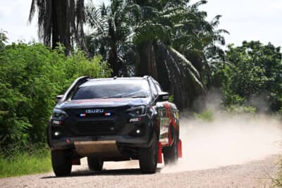 2番手にはISUZU SUPHAN EXPLORER LIQUI MOLY RALLY TEAMの106号車、Thongchai KLINKATE／Banpoth AMPORNMAHA組