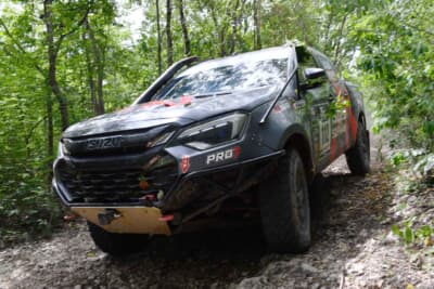 この日ベストタイムのNo. 112 ISUZU SUPHAN EXPLORER LIQUI MOLY RALLY TEAM（Suwat LIMJIRAPINYA／Prakob CHAOTHALE）