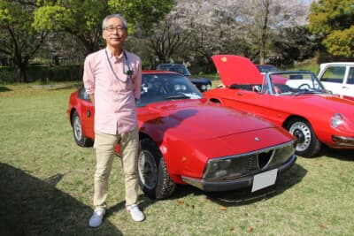 1973年式のアルファ ロメオ ジュニアZとオーナーの高松良雄さん。「クルマは無いと困る。人生に必要なもので、ノーカー・ノーライフ」ともコメントしてくれた