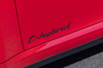 ポルシェ 911 カレラ GTS：ボディサイドには「t-hybrid」のロゴが備わる