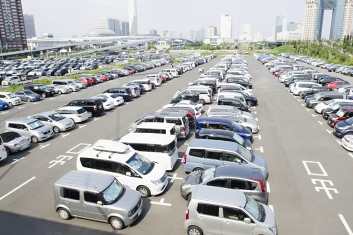 月極駐車場など賃貸の契約している駐車場に無断駐車された場合は、管理会社に連絡して対処してもらおう