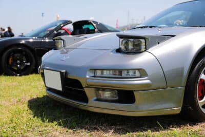 ホンダ NSX：純正オプションのバンパーガードが装着されている。2001年12月よりヘッドライトが固定式に変更。そのためリトラジャムにNSXで参加希望の場合は、1990年から2001年までの年式が対象となる