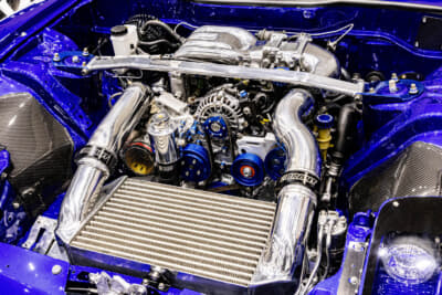 マツダ FD3S RX-7：ワイヤータック用のミルスペックハーネスを取り寄せるなど、ワイヤータック＆シェイブドベイ仕様となったエンジンルーム。プーリーなどにも気が遣われている