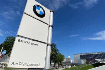 BMWミュージアムの入口にある看板