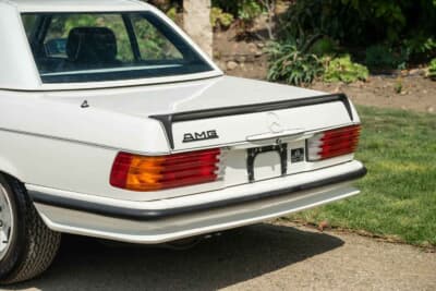 3万9100ドル（邦貨換算約580万円）で落札されたメルセデス・ベンツ「350SL ロードスター」（C）bonhams