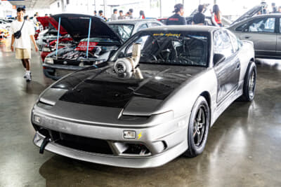 ボンネットからタービンが突き出した日産180SX