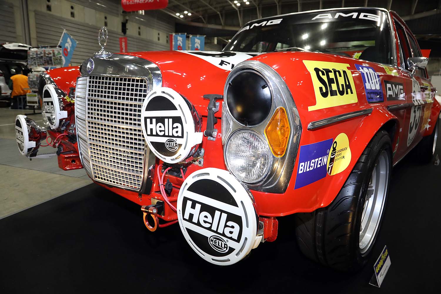 伝説のAMG「レッドピッグ」が北九州に！ 本物そっくりのレプリカは公道