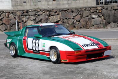 独自のスタイルでトリコロールカラーにオールペンされたマツダ サバンナRX-7