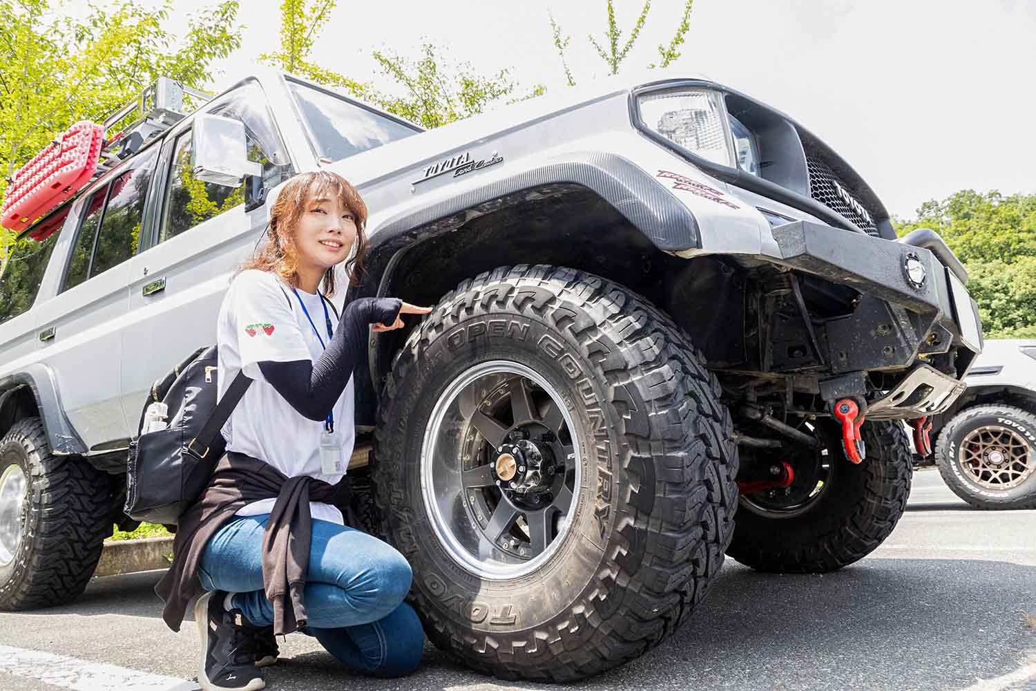彼女のトヨタ｢ランドクルーザープラド｣はオフロード仕様で悪路突破