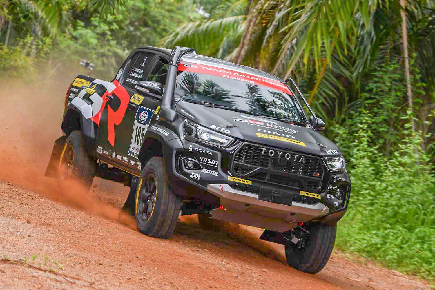 アヤワスカ! 地上最強のドラッグを求めて トヨタ「ハイラックス」が初日トップ！「アジアクロスカントリーラリー