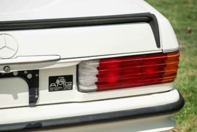 3万9100ドル（邦貨換算約580万円）で落札されたメルセデス・ベンツ「350SL ロードスター」（C）bonhams